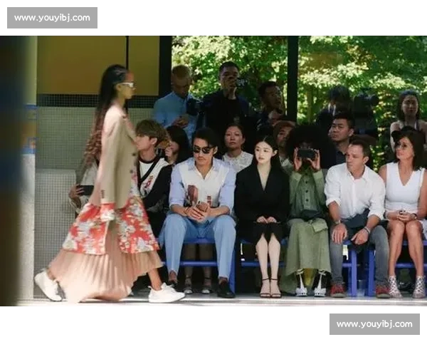 河南足球教父画像遭泼红漆 成都球迷极端行为引发公愤