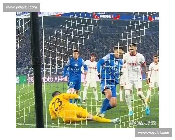 申花 VAR 争议判罚：同一动作两年不同判，媒体人炮轰尺度不公